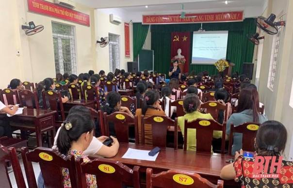 Huyện Đông Sơn bồi dưỡng lý luận chính trị và nghiệp vụ công tác hội cho cán bộ hội phụ nữ